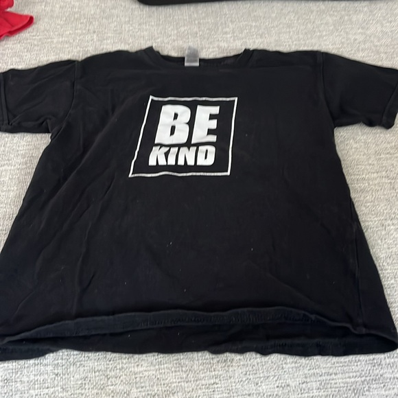 Canadian brand be the change T-shirt - Picture 3 of 3